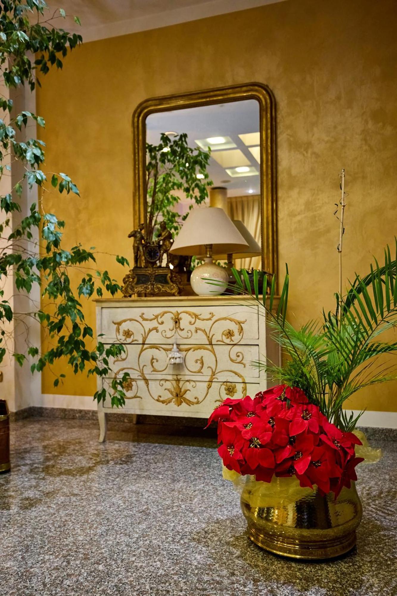 Paradiso Hotel 3*