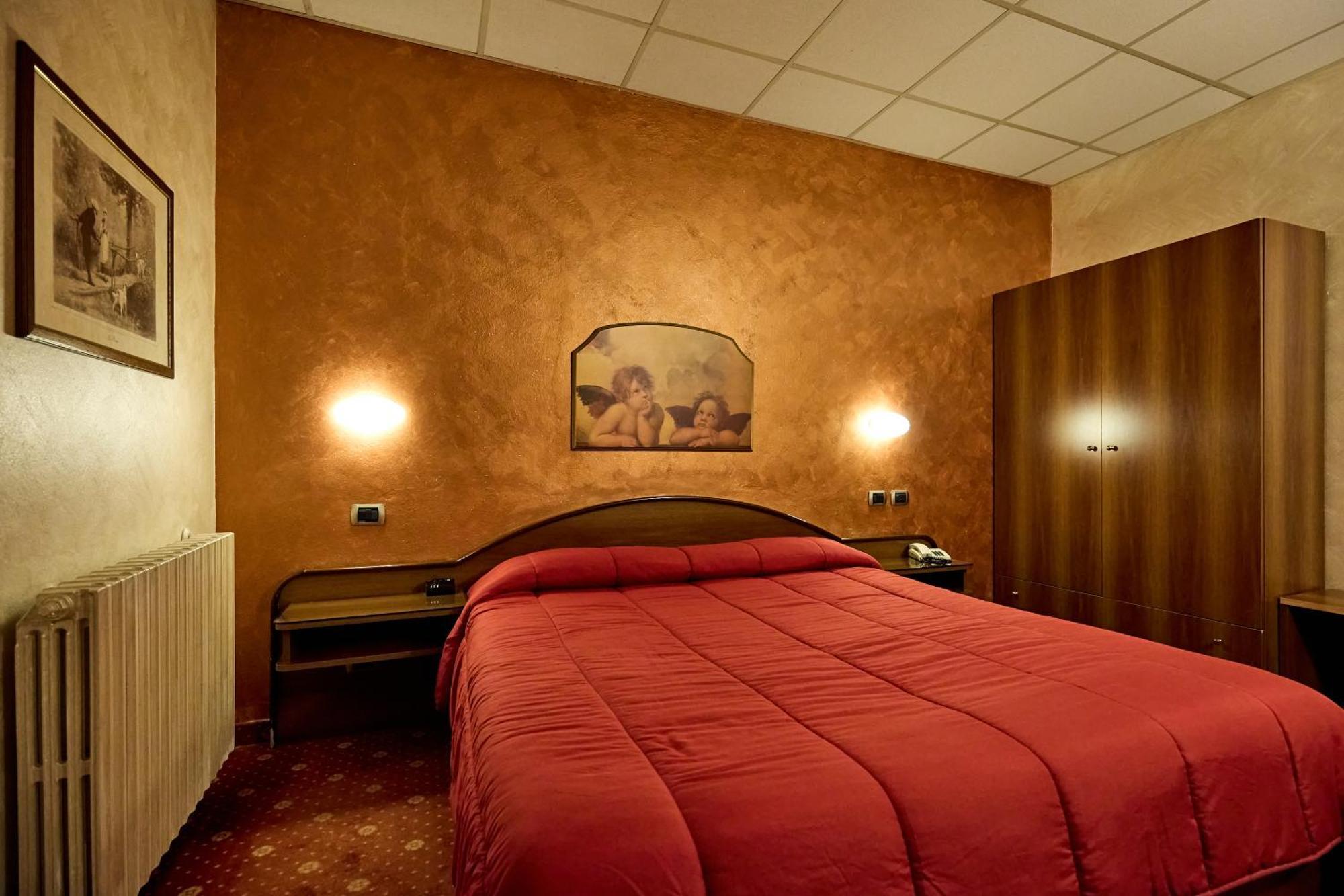Paradiso Hotel 3*